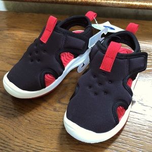 New baby toddler Boy’s sandal/water shoes.  Size 7.  Black with red.